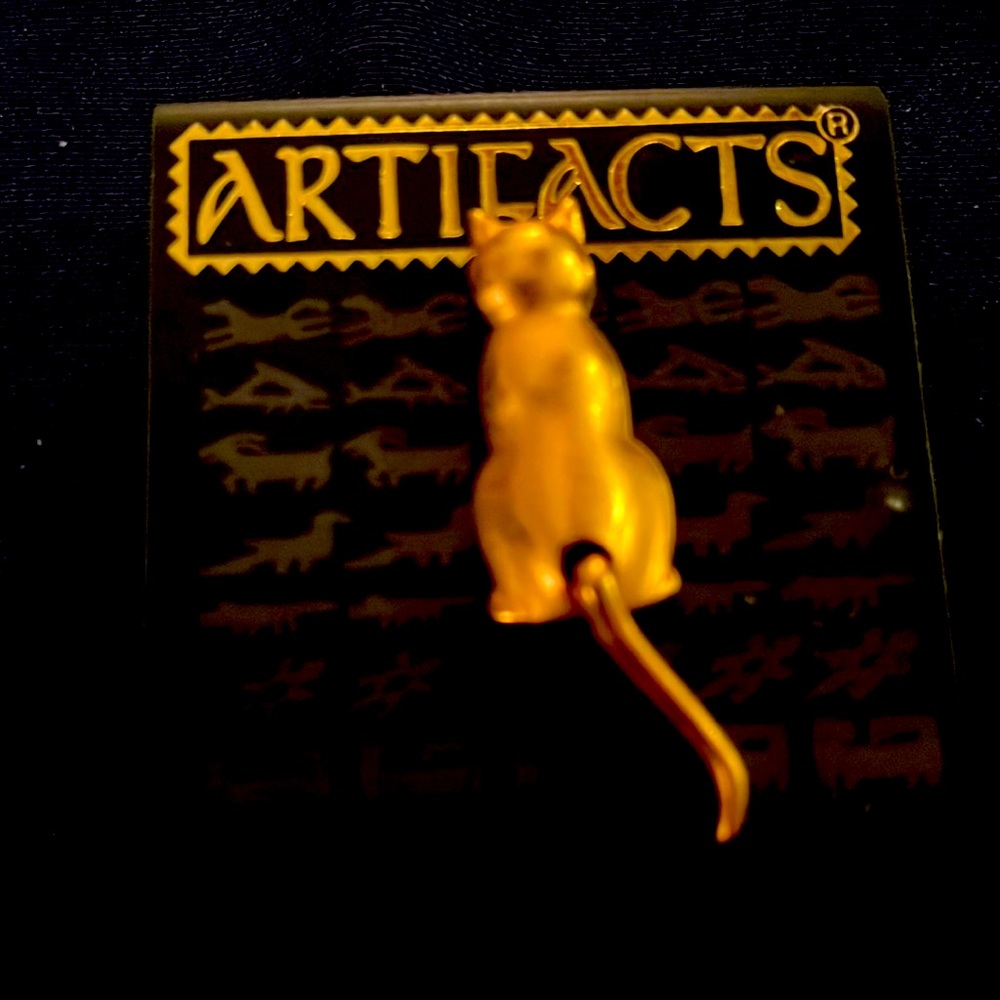 Artifacts Gold Tone Cat 🐈 Pin with movable tail